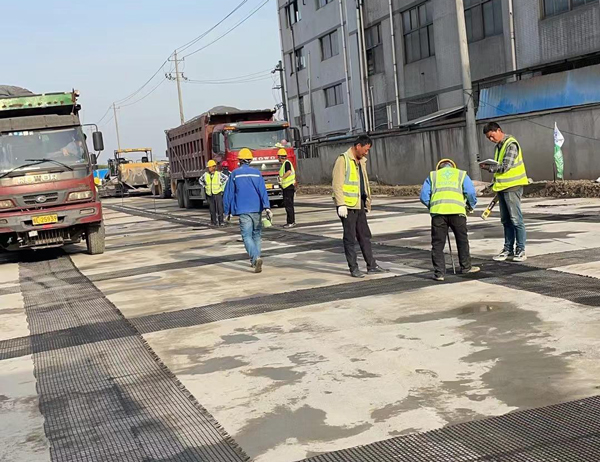 启东老材料的新故事：玻璃纤维土工格栅如何在‘白改黑’浪潮中重获新生？